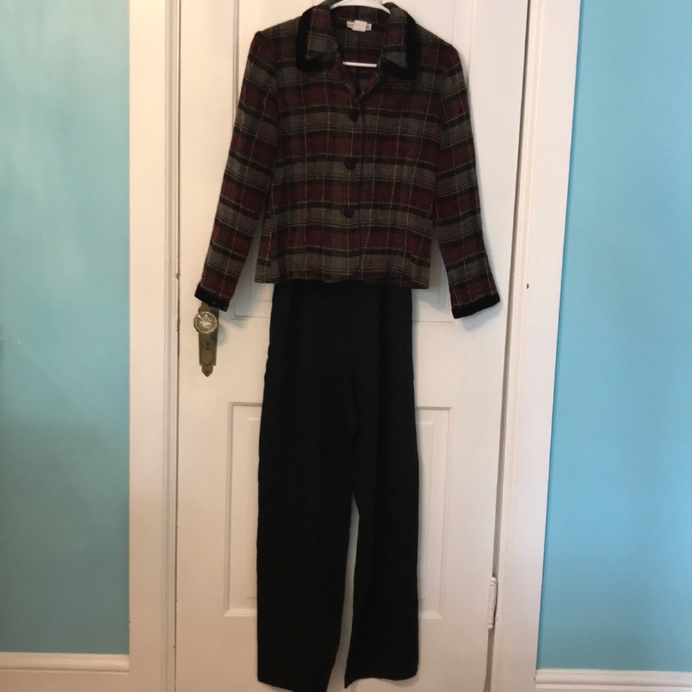 Ladies pants suit